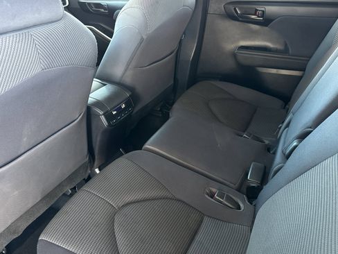 Used 2023 Toyota Highlander LE image 11