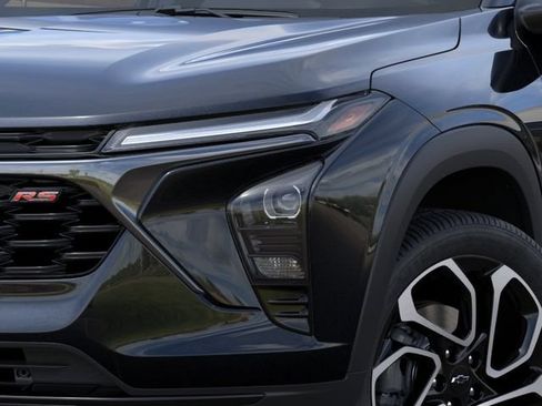 New 2026 Chevrolet Trax RS w/ Sunroof Package FWD image 10