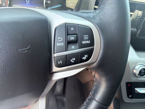 Used 2022 Ford Explorer XLT w/ Equipment Group 202A AWD/4WD image 20