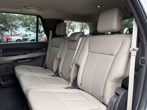 Used 2019 Ford Expedition XLT w/ Equipment Group 202A AWD/4WD image 19