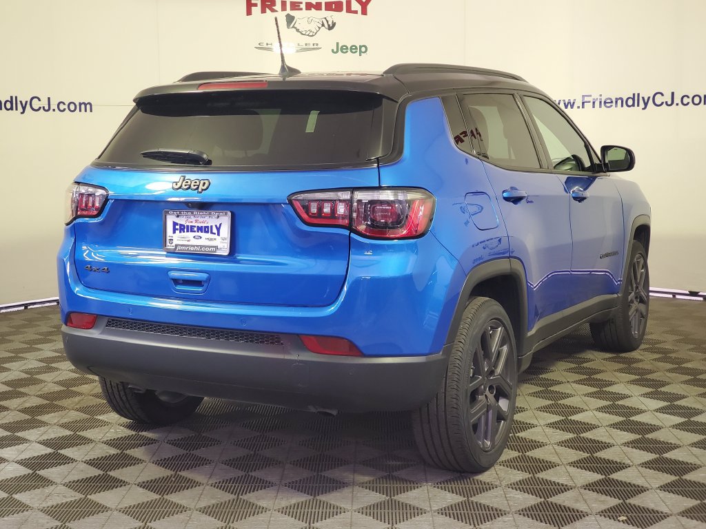 Used 2025 Jeep Compass Limited w/ Sun & Sound Group AWD/4WD image 3