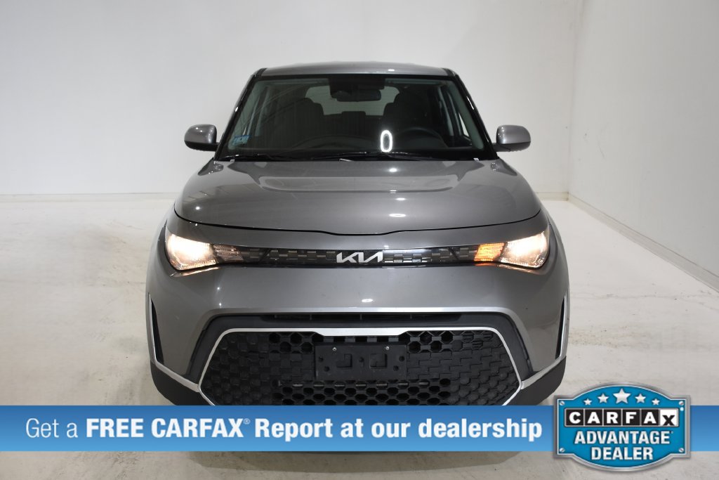 Used 2025 Kia Soul LX w/ LX Technology Package FWD image 2
