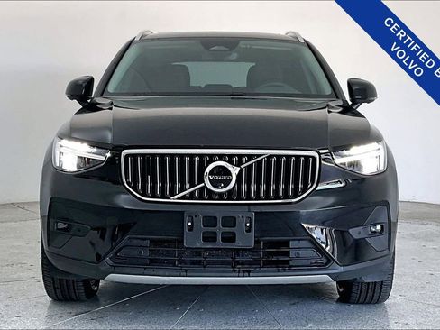 Certified 2025 Volvo XC40 B5 Plus image 5