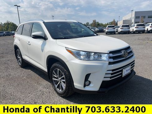 Used 2019 Toyota Highlander XLE AWD/4WD image 1