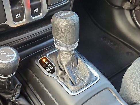 Used 2025 Jeep Wrangler Sport image 23