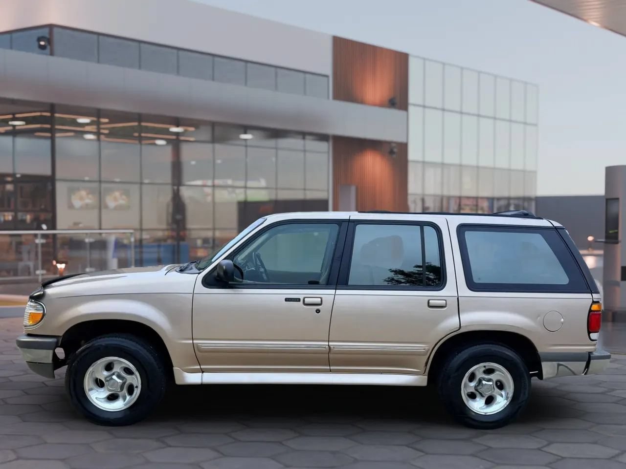 Used 1996 Ford Explorer 4WD 4-Door image 6