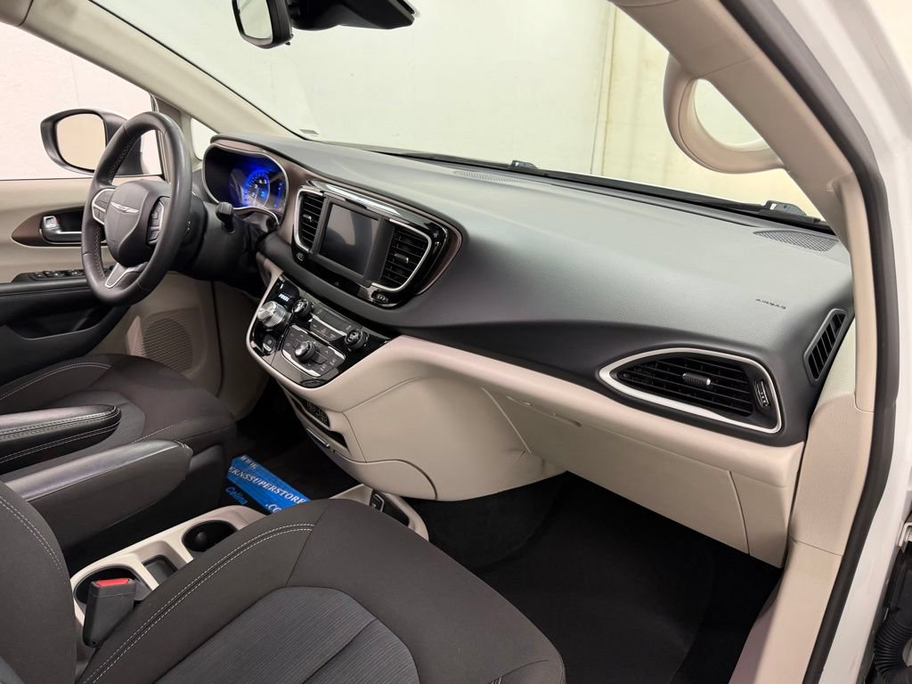 Used 2023 Chrysler Voyager LX FWD image 13