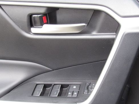 Used 2025 Toyota RAV4 XLE w/ Convenience Package AWD/4WD image 35