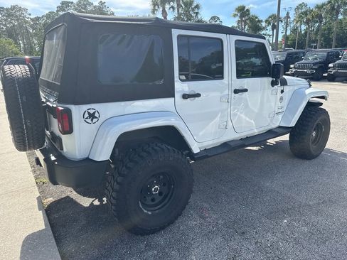 Used 2017 Jeep Wrangler Unlimited Sahara w/ Max Tow Package AWD/4WD image 4