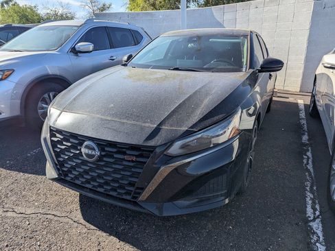 Used 2024 Nissan Altima 2.5 SR w/ SR Premium Package image 2