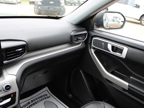 Used 2023 Ford Explorer XLT image 18