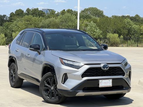 Used 2023 Toyota RAV4 XSE AWD/4WD image 2