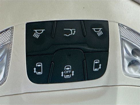 Used 2022 Chrysler Pacifica Limited image 17