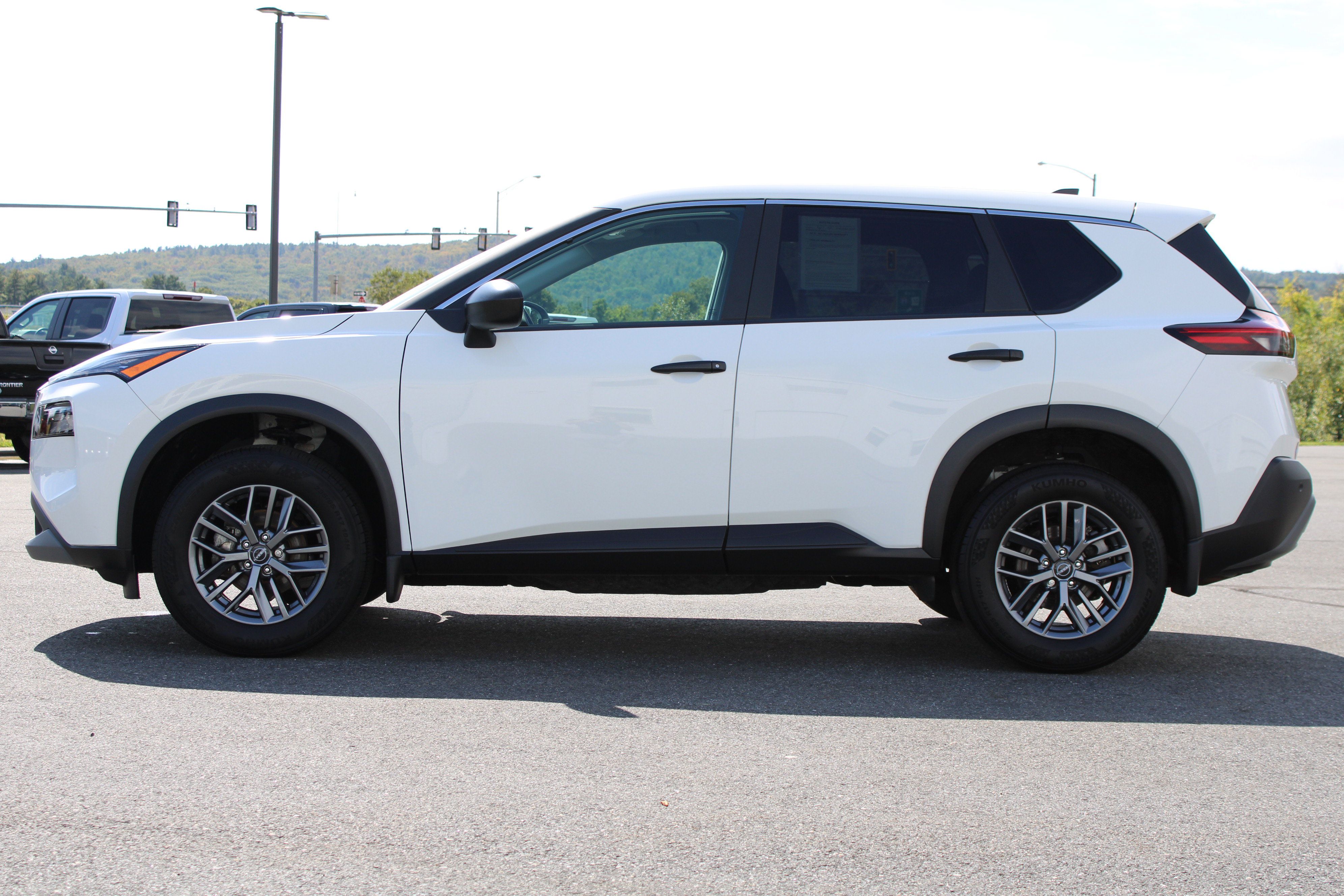 Used 2023 Nissan Rogue S AWD/4WD image 11