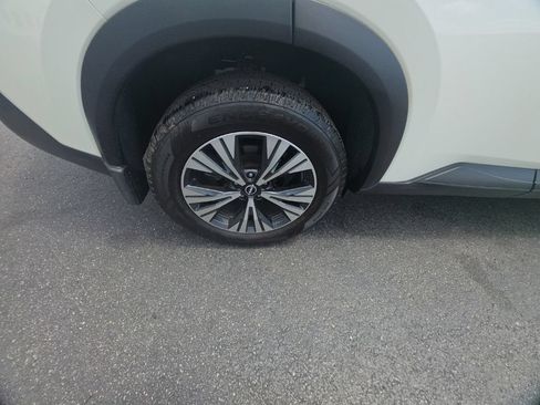 Used 2023 Nissan Rogue SV AWD/4WD image 10