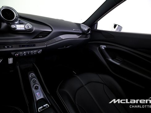 Used 2022 Ferrari F8 Tributo RWD image 16