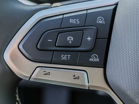 New 2025 Volkswagen Tiguan SE image 24