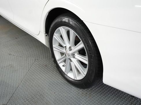 Used 2012 Toyota Camry XLE w/ Leather Pkg FWD image 62