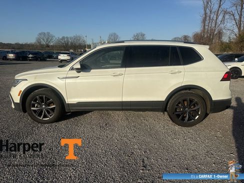 Used 2023 Volkswagen Tiguan SE image 2
