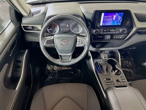 Certified 2024 Toyota Highlander LE image 20