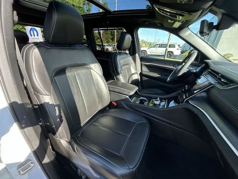 Used 2024 Jeep Grand Cherokee Limited w/ Luxury Tech Group II AWD/4WD image 25