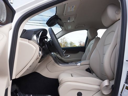 Used 2021 Mercedes-Benz GLC 300 4MATIC image 31