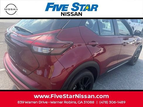 Used 2023 Nissan Kicks SR w/ SR Premium Package FWD image 9