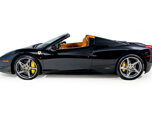 Used 2014 Ferrari 458 Spider image 15