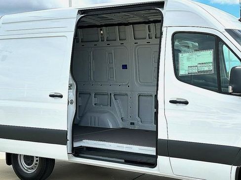 Used 2025 Mercedes-Benz Sprinter 2500 image 12