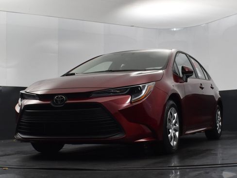 Used 2025 Toyota Corolla LE image 35