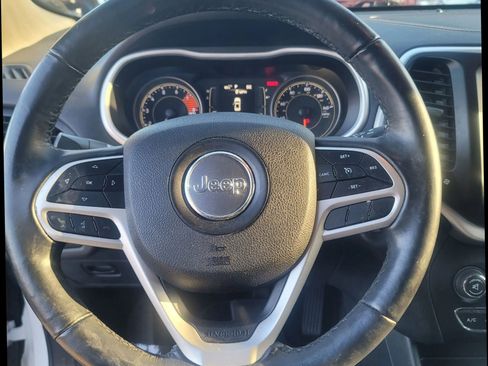 Used 2018 Jeep Cherokee Latitude Plus w/ Trailer Tow Group image 18