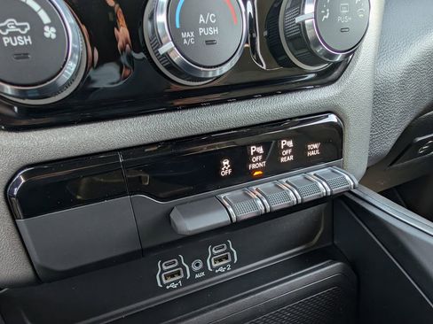 Used 2025 RAM 1500 Big Horn AWD/4WD image 31