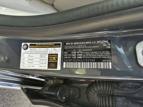 Used 2016 Mercedes-Benz C 300 4MATIC Sedan w/ Multimedia Package image 83