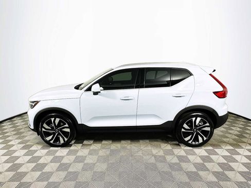 Used 2025 Volvo XC40 B5 Ultra w/ Climate Package image 4