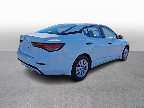 Used 2025 Nissan Sentra S image 4
