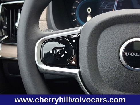 New 2025 Volvo XC90 B5 Core w/ Protection Package Premier image 22