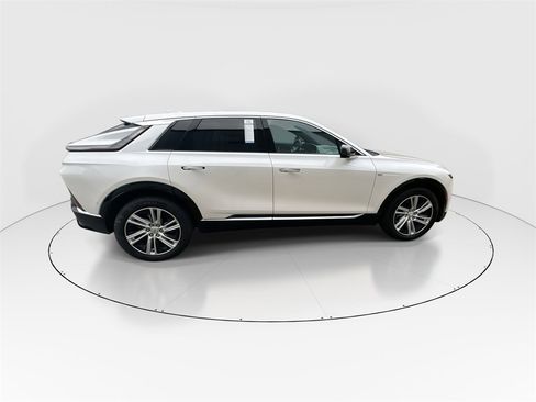 Used 2024 Cadillac Lyriq Tech w/ Driver Assist Package image 9
