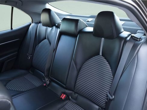 Used 2020 Toyota Camry SE FWD image 21