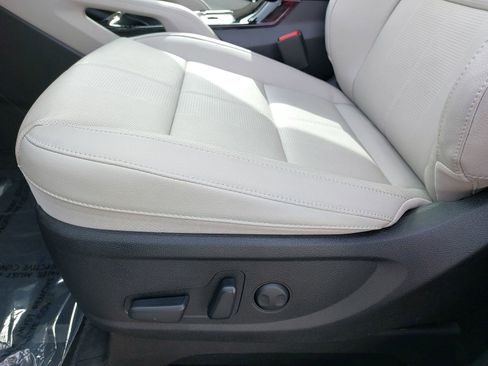 Used 2025 Kia Telluride EX w/ EX Captain's Chair Package image 31