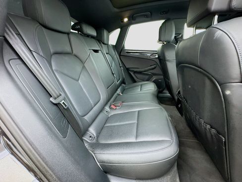 Used 2025 Porsche Macan AWD/4WD image 19