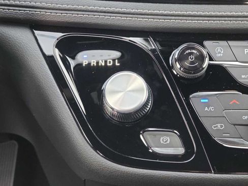 New 2026 Chrysler Pacifica Select AWD/4WD image 39