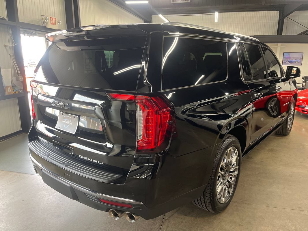 Used 2023 GMC Yukon XL Denali Ultimate AWD/4WD image 11