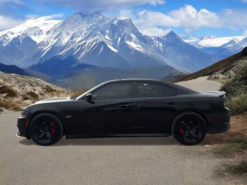 Used 2022 Dodge Charger Scat Pack w/ Plus Group image 2