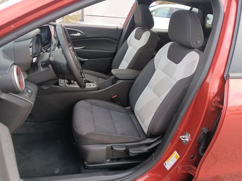 Used 2024 Chevrolet Trax RS w/ Sunroof Package image 14