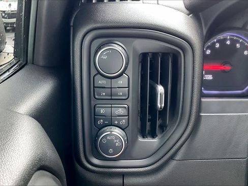 Used 2021 Chevrolet Silverado 1500 Custom Trail Boss AWD/4WD image 32