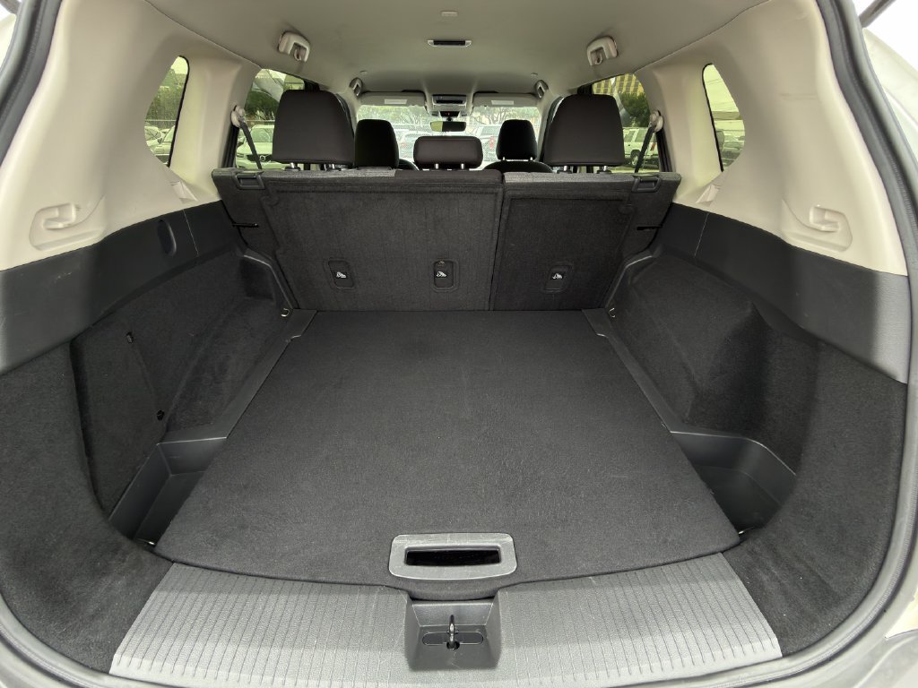 Used 2023 Nissan Rogue SV FWD image 27