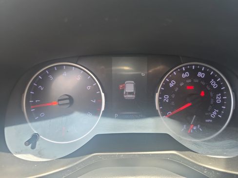 Used 2019 Toyota RAV4 LE FWD image 18