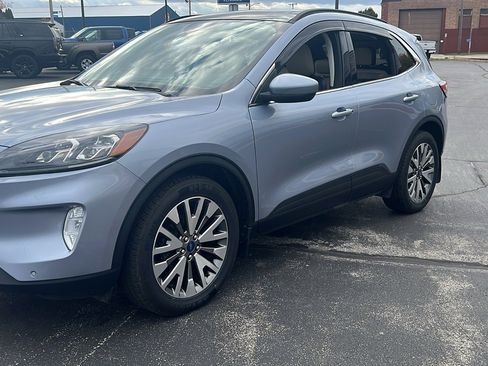 Used 2022 Ford Escape Titanium w/ Class II Trailer Tow Package image 4