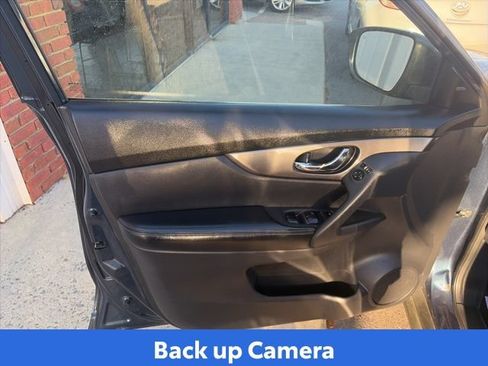 Used 2016 Nissan Rogue SV w/ SV Premium Package AWD/4WD image 9