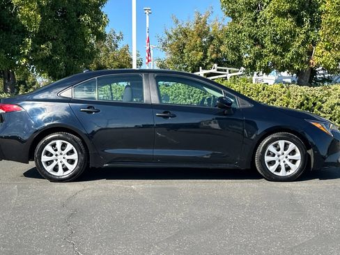 Used 2023 Toyota Corolla LE image 3
